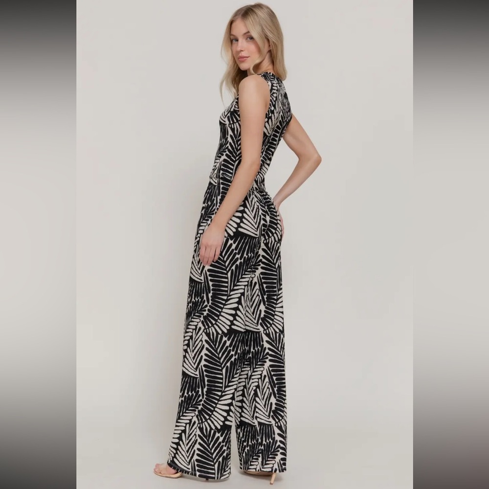 Black - Palm Printed Top and Pants Set - Picture 3 of 5